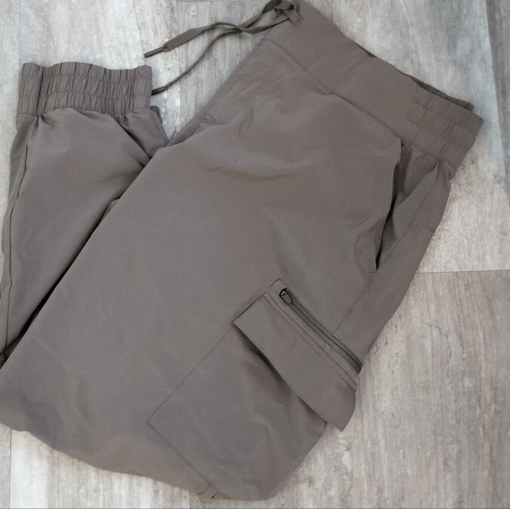 All In Motion Women's Stretch Woven Cargo Pants - Tan - Picture 5 of 5